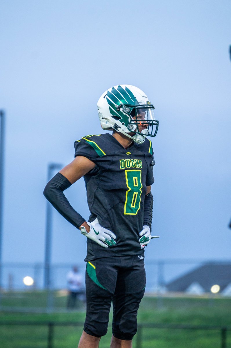 CoachDiGati's tweet photo. Recruiting Profile:
@DuckNationFB
@noah_norment DB
C/O '25 
6'0 170lbs 
https://t.co/Kqe3NVKLKa
Senior leader in the back half of our defense this season who can tackle in space, run the alley in the screen game &amp; high point the football. Area of growth is weight gain before '25 https://t.co/CX0W6Qzhkk