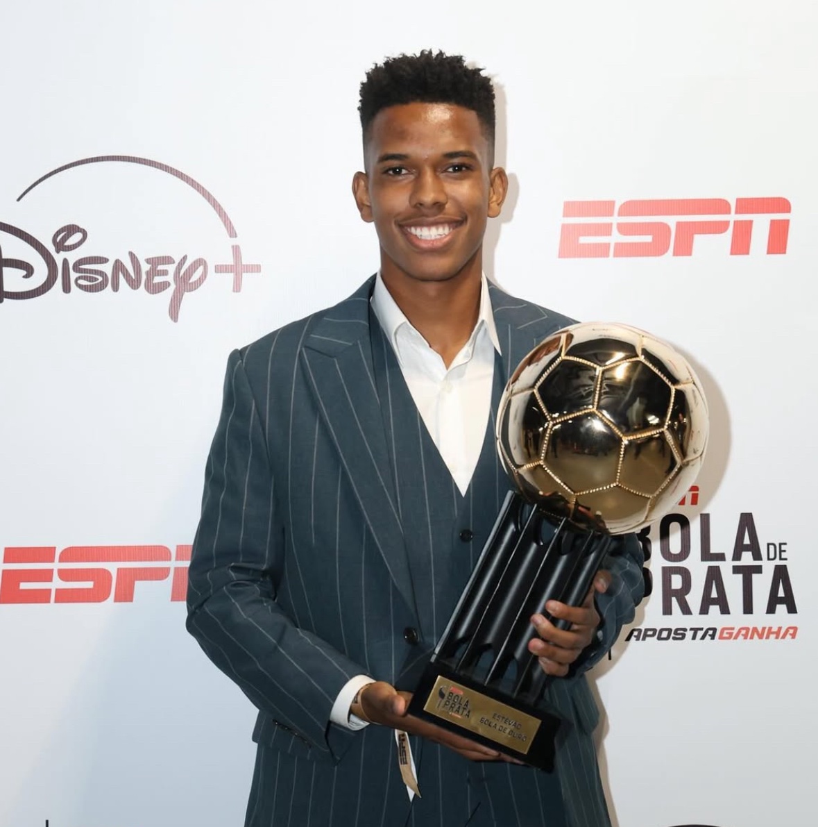 FabrizioRomano's tweet photo. 🔵🇧🇷 Estevão: “Thiago Silva told me after our game that Chelsea is top! He told me they’re waiting for me with open arms”.

“Cole Palmer talks to me on Instagram… and also Reece James said if I need anything let him know”, told ESPN. https://t.co/eEqVm5XVaS