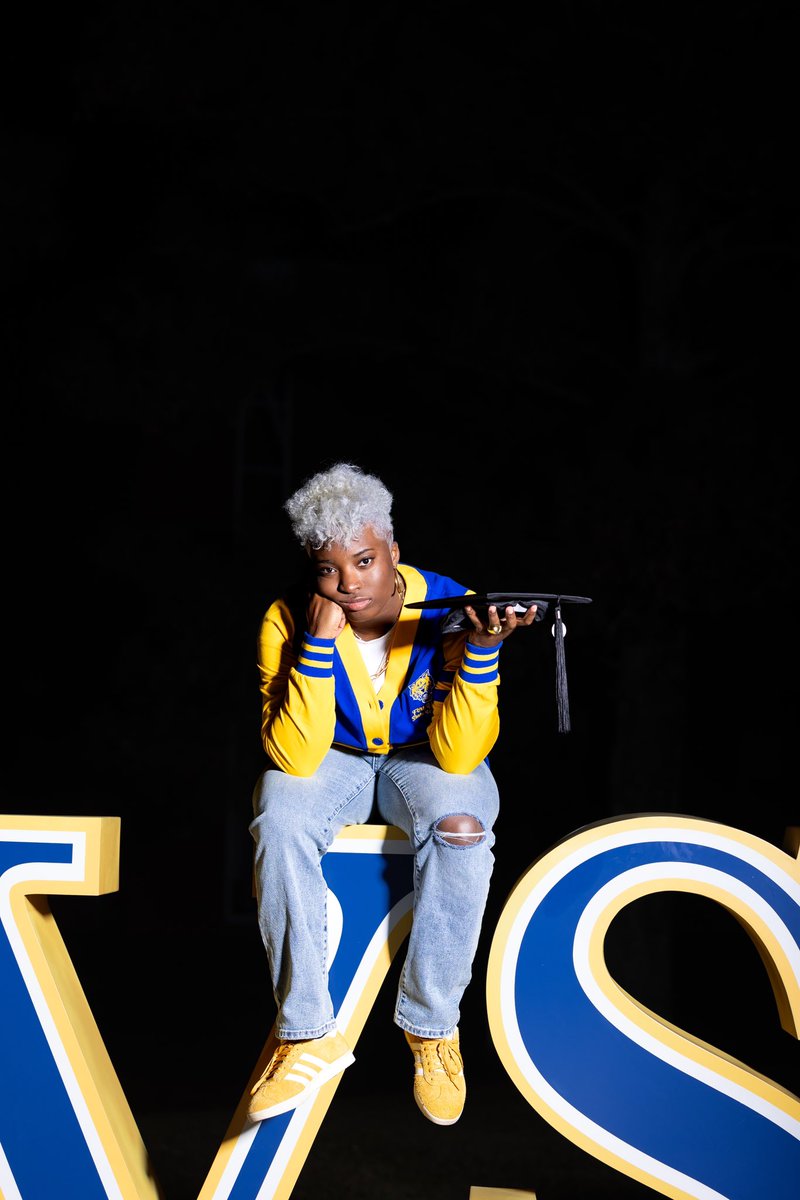Summa Cum Laude Graduate at THE Fort Valley State University!💙💛 Ready to start a new chapter somewhere! Trynna put a basketball back in my hands🤲🏾👀