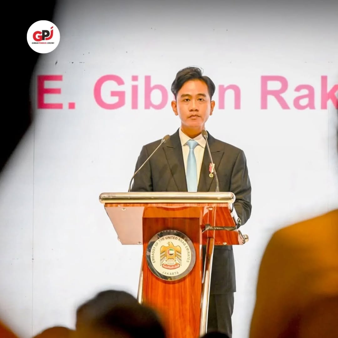 gpj_indonesia's tweet photo. Wapres Gibran mewakili Presiden Prabowo di Resepsi Hari Nasional UEA ke-53.

Beliau menyampaikan apresiasi atas kolaborasi Indonesia-UEA dalam nilai kemanusiaan &amp; perdamaian dunia, termasuk kerja sama tim medis di Rafah &amp; Gaza.

#DiplomasiPerdamaian #gibranpenerusjokowi https://t.co/XuMrtEYfWu