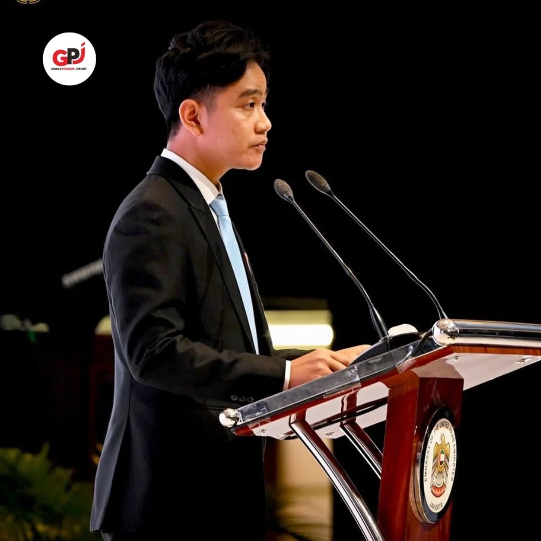 gpj_indonesia's tweet photo. Wapres Gibran mewakili Presiden Prabowo di Resepsi Hari Nasional UEA ke-53.

Beliau menyampaikan apresiasi atas kolaborasi Indonesia-UEA dalam nilai kemanusiaan &amp; perdamaian dunia, termasuk kerja sama tim medis di Rafah &amp; Gaza.

#DiplomasiPerdamaian #gibranpenerusjokowi https://t.co/XuMrtEYfWu