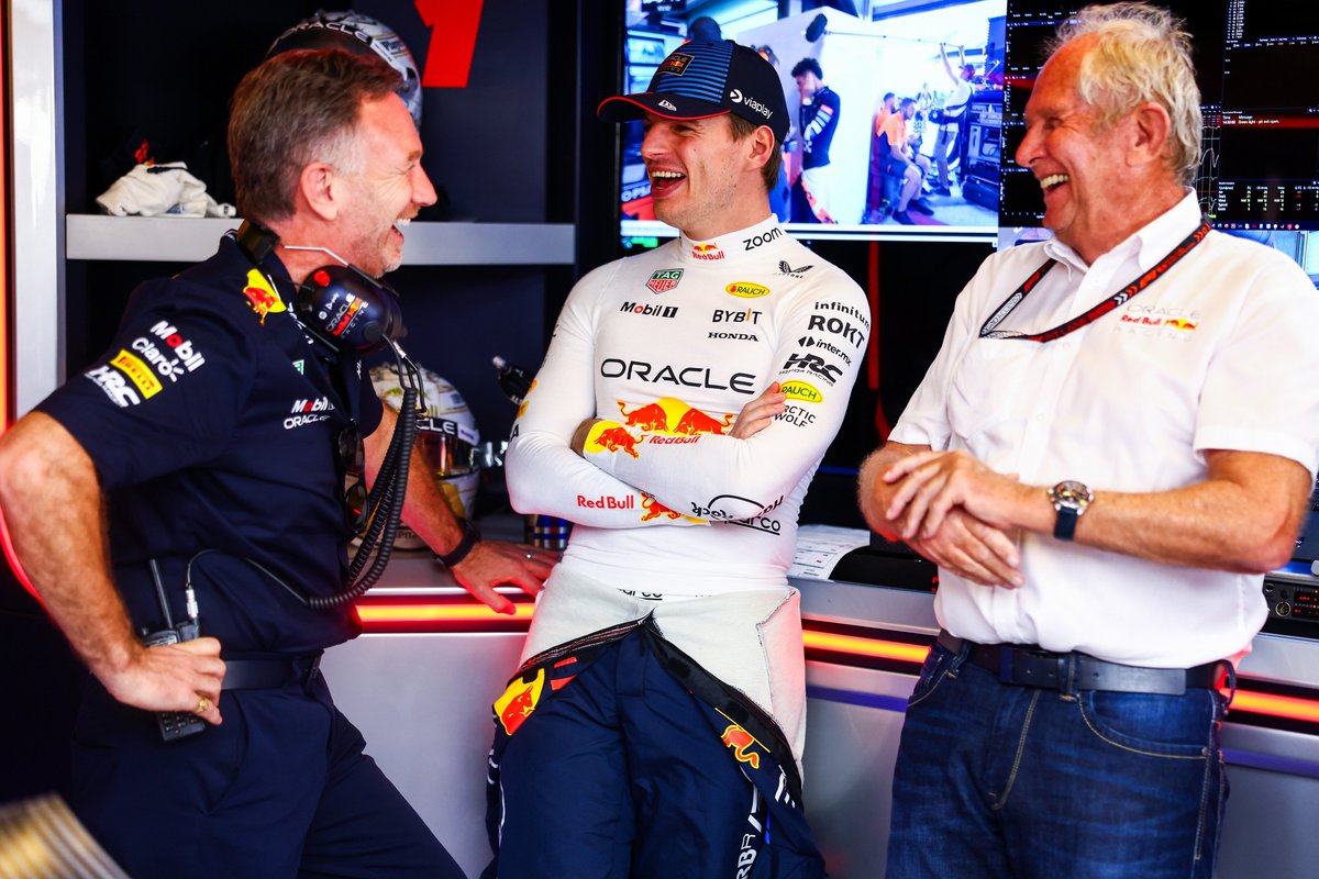 PrimeF1__'s tweet photo. “Las conversaciones serán entre @SChecoPerez y el equipo.”

“Nos sentaremos con él y reflexionaremos sobre la temporada y, obviamente, dónde salió mal, y abordaremos en conjunto cuál es el camino correcto y apropiado a seguir.”

“Debo decir que ‘Checo’ ha sido un gran colaborador de este equipo.”

“Ha hecho muchísimo por este equipo. Nos sentaremos a reflexionar sobre esta temporada y cómo avanzaremos.”

“No hay ninguna prisa… Tenemos todas las opciones disponibles internamente."

“Así que creo que lo primero es sentarme con ‘Checo’ y tener esa conversación ahora que la temporada ha terminado.”

“[PER] sigue siendo nuestro piloto. Por lo tanto, sería un error por mi parte especular sobre cómo será el año que viene hasta que él y yo nos sentemos a hablar de este año y reflexionemos sobre eso como equipo”.

“Para nuestro equipo es muy importante que nuestros dos pilotos rindan al máximo y que no haya una diferencia significativa. Obviamente, el punto de referencia siempre son tus compañeros de equipo.”

“Es un trabajo muy difícil sentarse al lado de Max [VER] y sacarle el máximo partido al coche.”

“Sin duda, el RB20 ha sido uno de los coches más desafiantes que hemos producido.”

“Su ventana de operación para alcanzar el máximo rendimiento ha sido muy, muy estrecha, y eso es algo en lo que trabajaremos para ampliarla el próximo año.”: Horner 🔥🇬🇧

#AbuDhabiGP