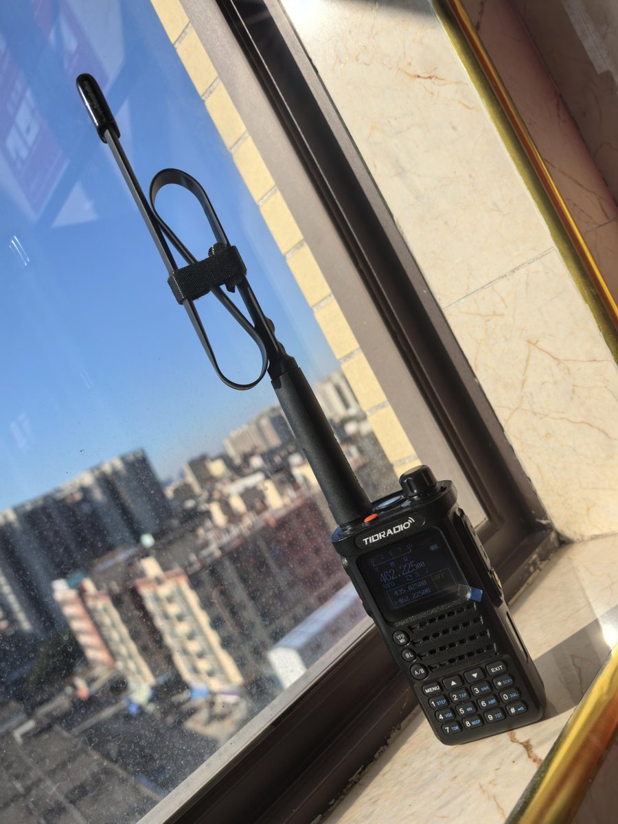 TidradioO's tweet photo. ☀️Today I tested the folding antenna outside the window. It can be used after unfolding and receiving stable signals. Suitable for outdoor adventures, travel, or daily commuting, making communication more convenient.📡

👉🏻LINK: https://t.co/qXLhCM97Wf

#tidradio #hiking #outdoors https://t.co/OQKWUIKHGj