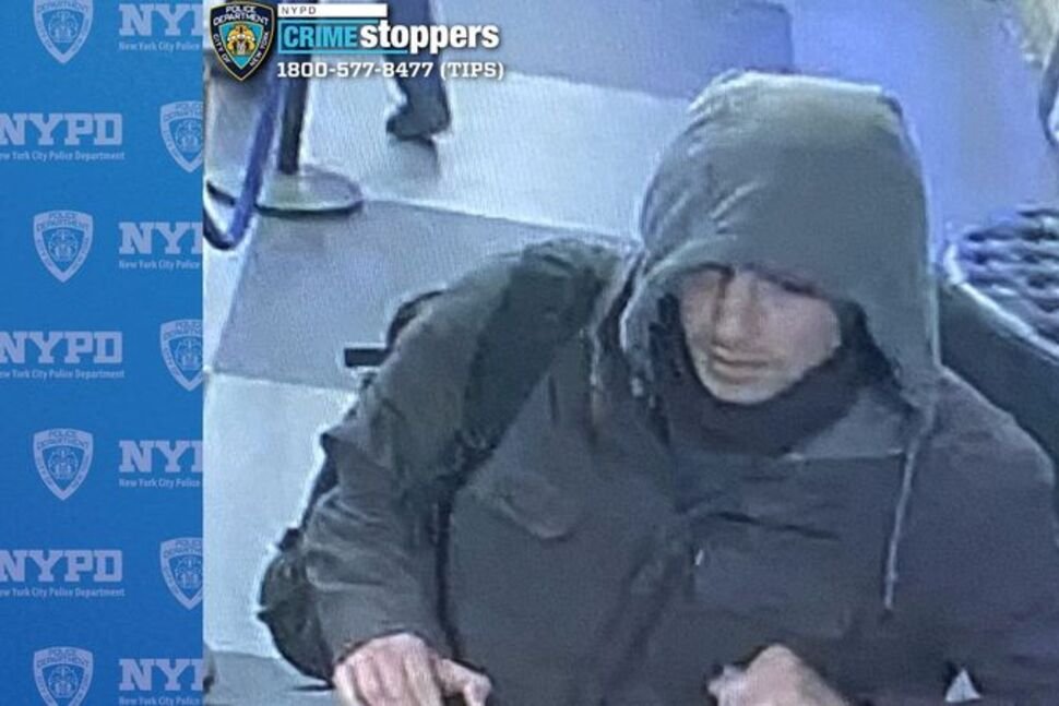 🚨Luigi Mangione, 26, is the suspect in the killing of a health insurance executive in NYC.
Social media posts by Mangione show disdain for social media, AI, and praise for the Unabomber.
Mangione, a Maryland native and Ivy League graduate, has ties to San Francisco and Honolulu.