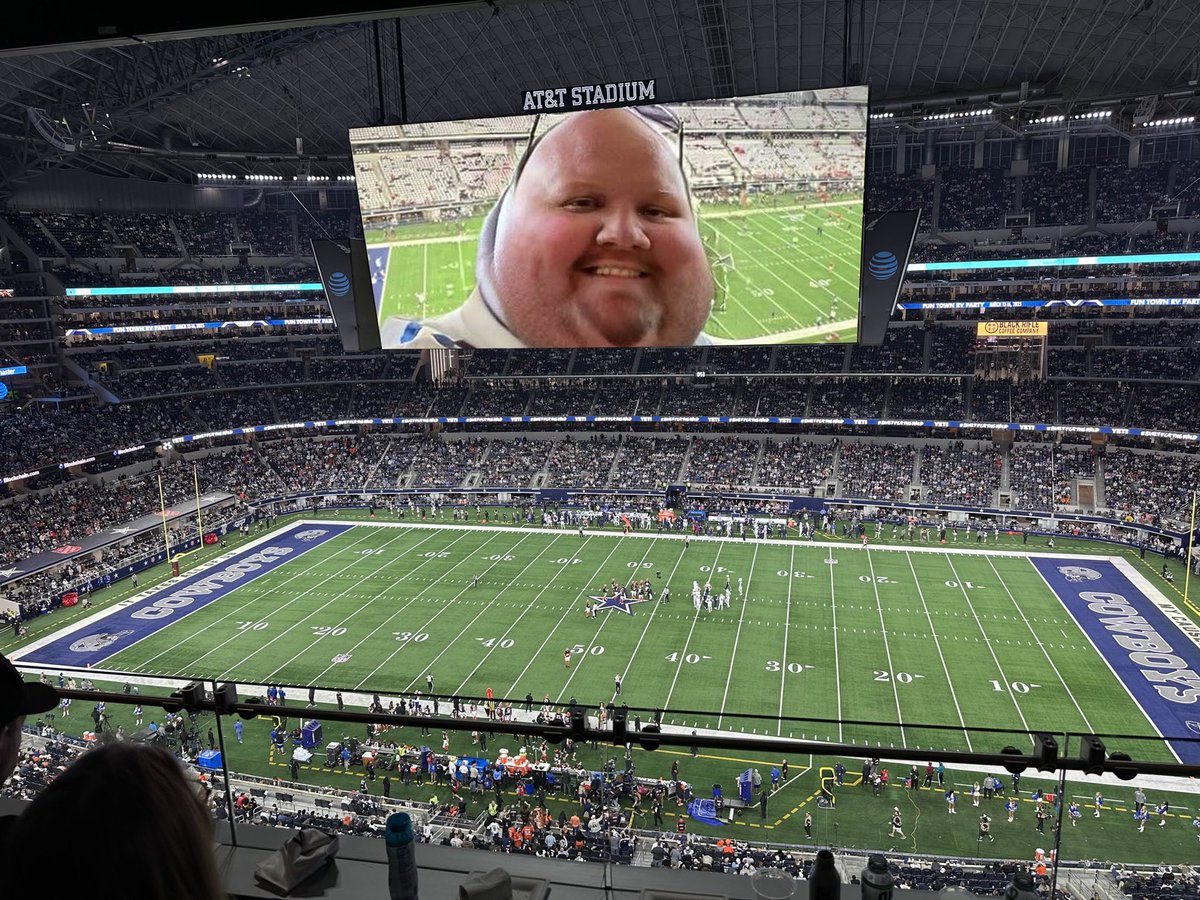 NICKMERCS's tweet photo. HOW BOUT THEM COWBOYS 🤣 https://t.co/bOeZBydEh6