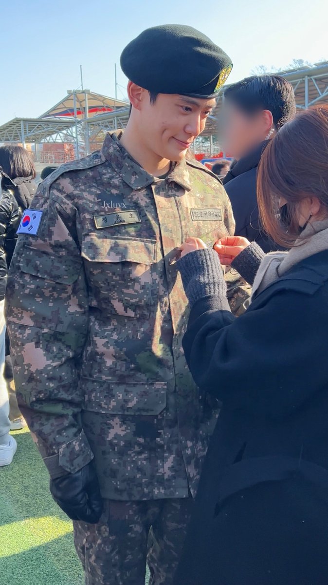 241210 수료식

누가 군인이냑오 애기잔아‼️‼️‼️

#NCT #NCT127 #정재현 #재현 
#윤오 #JAEHYUN #ジェヒョン