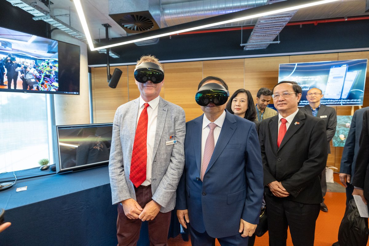CSIRO's tweet photo. Symphony of science in Southeast Asia! 🎵

We're looking back at the ‘2024 wrapped’ for our engagement in the region. Our collaborations this year have been a symphony of science, innovation, and impact.

Tune into our top activities for 2024: https://t.co/YsNAG4pYWA https://t.co/gqirs1xIDK