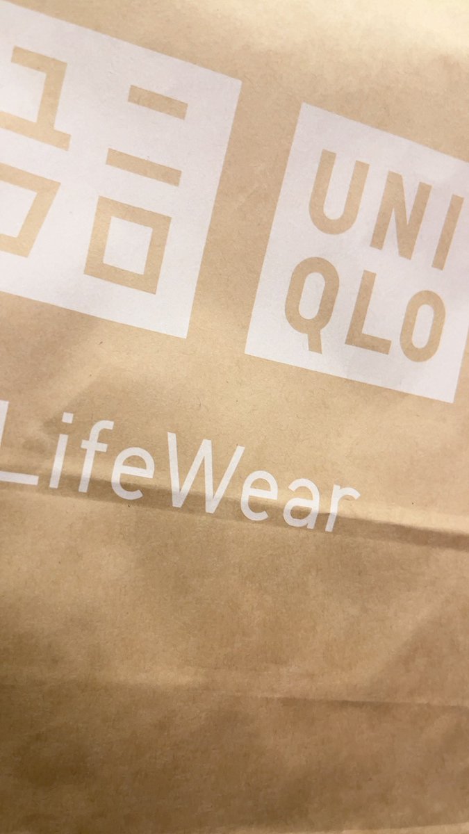 MetalLove1977's tweet photo. I love UNIQLO. Even when I mess up and leave my bag with a change of clothes for a business trip at the office, UNIQLO saves the day. https://t.co/zPng5fx2zX