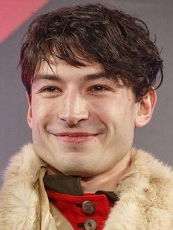 I still think the UnitedHealthcare CEO shooter could be Ezra Miller. 🤔