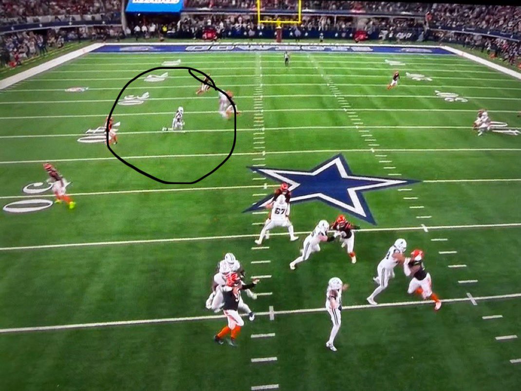 DakHOF's tweet photo. Cooper Rush doesnt even look the way of his alpha WR whos buttnaked open!!!!! https://t.co/qvCKWwPByN