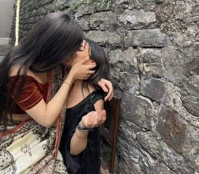 Mummy ne bola hai ke ladko se dur raho.💋