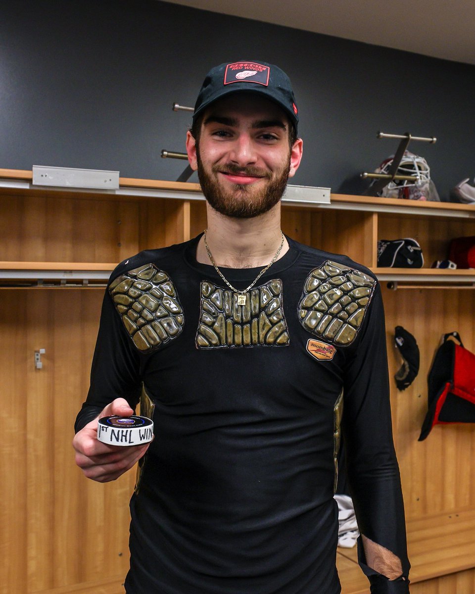 DetroitRedWings's tweet photo. One for the mantel. https://t.co/o9krQeheul