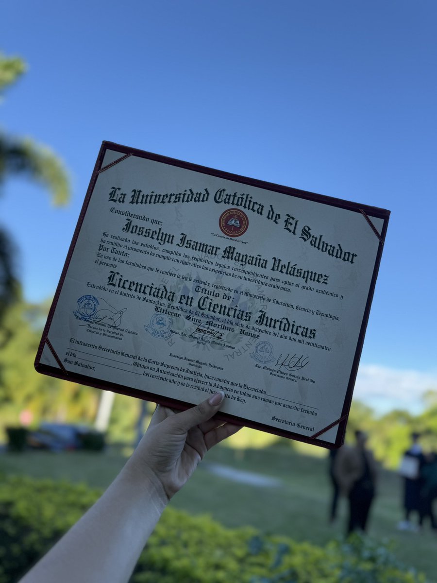 IsamarMagaa's tweet photo. 🎓🙌🏻 https://t.co/SpJmxO4MEO