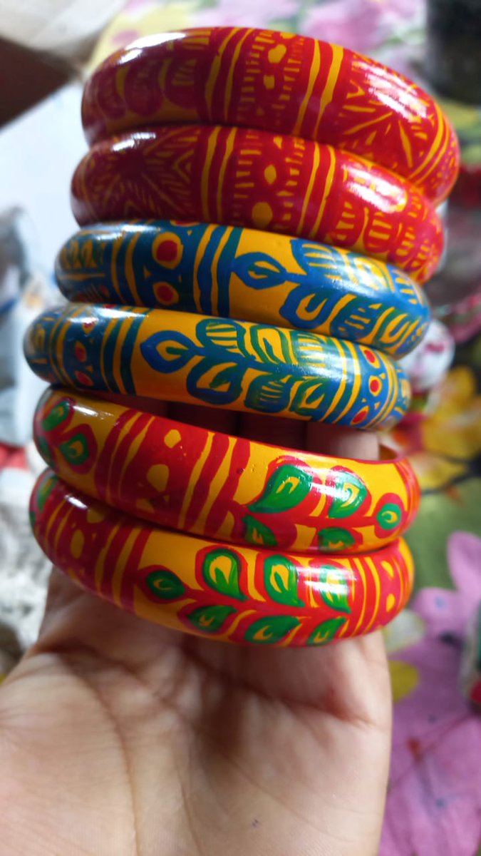 mithilakritihub's tweet photo. 🌸🌸Goodmorning 🌸🌸
Always find time for the things that make you feel happy.
👉🏼Bangles with mithilaart.
#loveforbangles #bangleart #bangles #mithilaart #art #loveforart https://t.co/xqTP8kF1S3