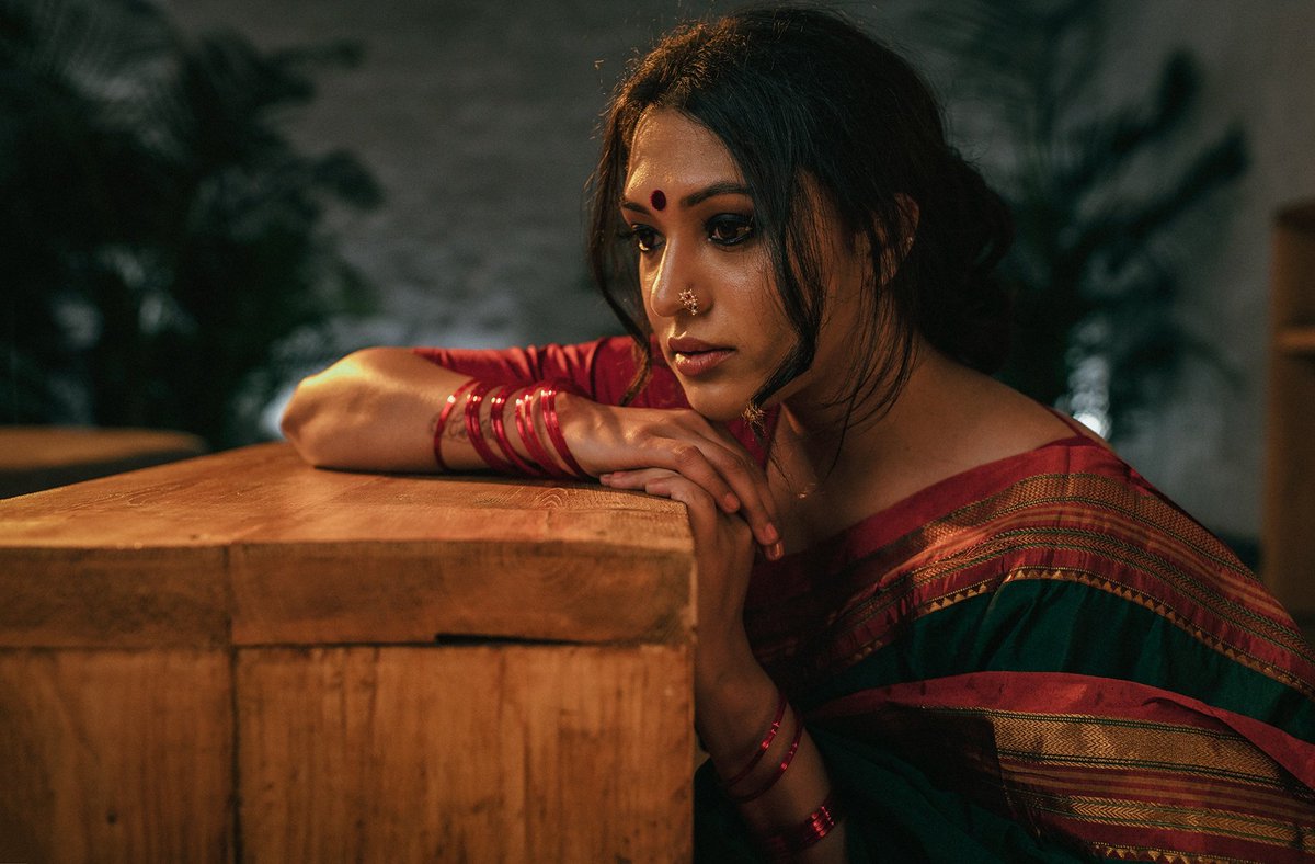 प्रेम...
यानी मेरे हृदय की गहराइयों में तराशूं 
तो उभर आए उसका ही अक्स

आईने के समक्ष जो निहारूं ख़ुद को‌ तो
 मेरे ही क़रीब नज़र आए उसका अक्स 

जो ख़्वाबों में ख़ुद को खो दूं 
तो अपनी धड़कनों के समीप ले आए मुझे 
सिर्फ़ और सिर्फ़ उसका अक्स ..!!❣️
#संजू