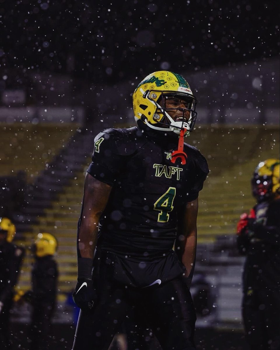 Career Stats-
298 tkls
46 tfls
14 sacks
9 ff
2 int. 
4 td. on defense
  Regional Champ!
  State Semifinalist!
2x All state/district 1st Team
2x All conference 1st team
                  GENERAL
1x WCPO Player of the Week.
6x Defensive POTG.

$enior $zn 🎥
hudl.com/v/2QjXks