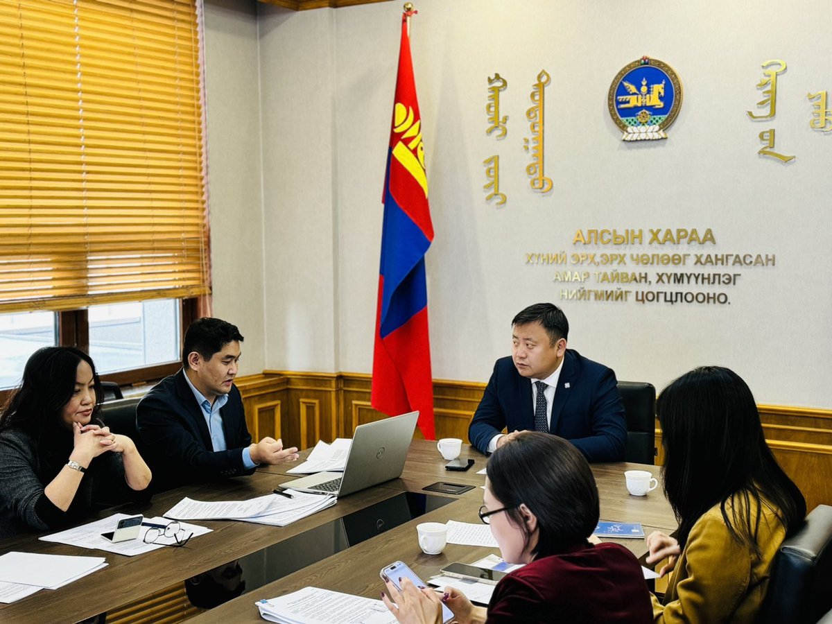 Өнөөдөр Олон Улсын Хүний эрхийн өдөр тохиож байна. Энэхүү өдөр Монгол Улс дахь хүний эрхийн нөхцөл байдлыг сайжруулах зорилгоор Хүний эрхийн багц хуулийн төслийг Хууль зүй дотоод хэргийн яамны залуусынхаа хамт боловсруулж, хэлэлцүүлэг хийж, зохих газруудаас санал авч дууссандаа