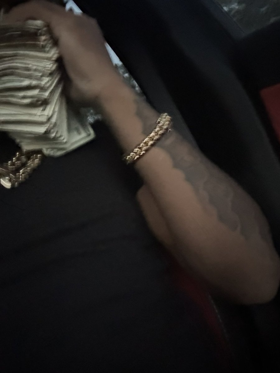 RecklessDonn's tweet photo. 2024 comin to a end🫠but what yall want fa christmas? https://t.co/sd205wCg8t