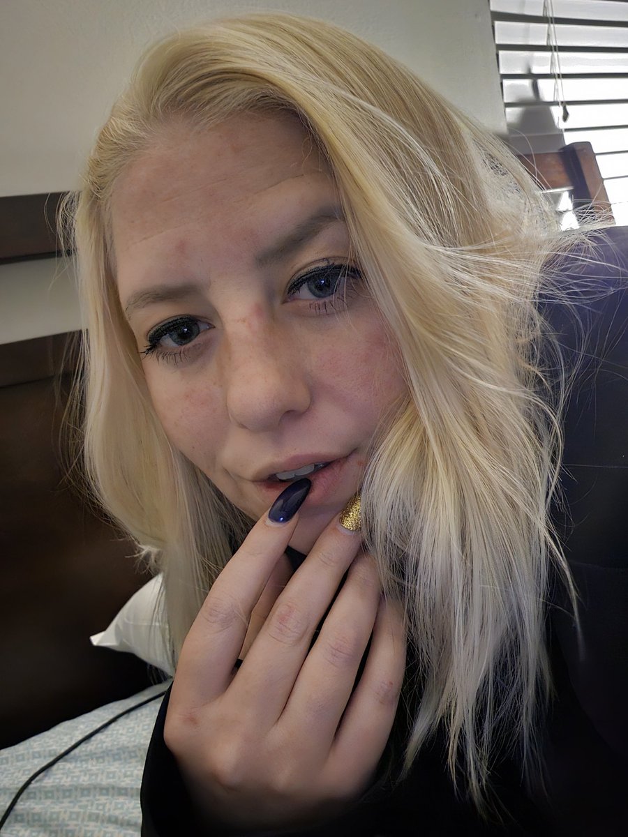 Lispoo44's tweet photo. Anyone wanna late night chat! Add me on snap alisapoo!! 💋 https://t.co/apgCSOkIXz