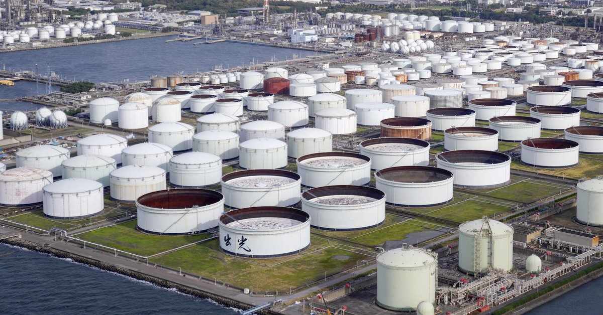 Reuters's tweet photo. Oil prices ease, but geopolitical risk and China policy stance check losses https://t.co/IGVORMB6MX https://t.co/QuNiYbkKn0