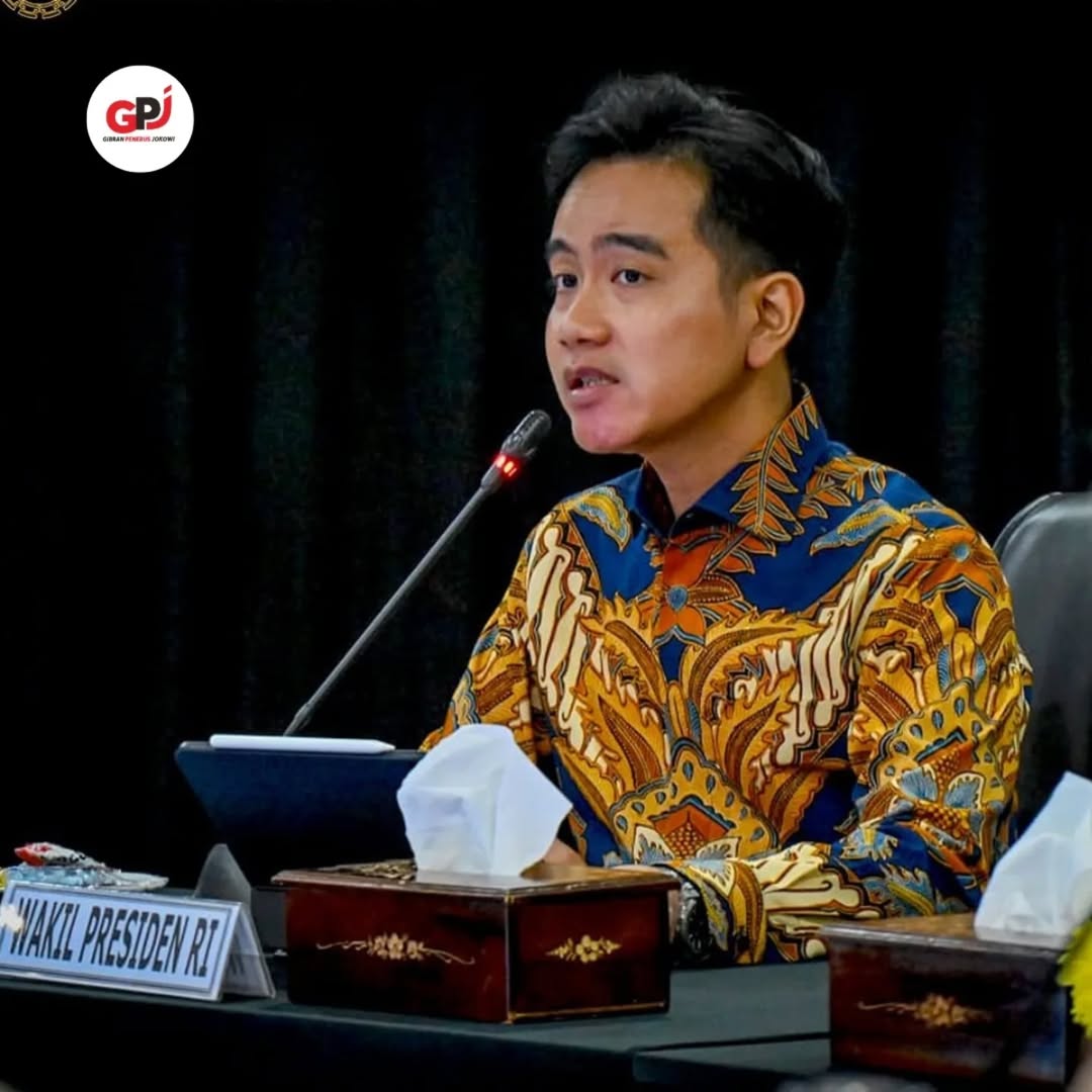 gpj_indonesia's tweet photo. Wapres Gibran Rakabuming memimpin rapat menteri membahas Desain Besar Olahraga Nasional (DBON) Tahap II. DBON jadi prioritas Asta Cita ke-4. Tingkatkan prestasi olahraga! Fokus pada hulu, kurikulum &amp; fasilitas olahraga di sekolah. 

#OlahragaIndonesia #GibranPenerusJokowi https://t.co/7lyHMcyIjQ