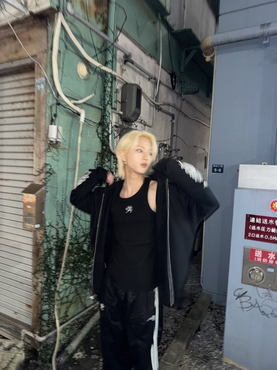 TNX_twt's tweet photo. 🖤🖤

#TNX 
#은휘 #HWI https://t.co/IzDRYEnXqA