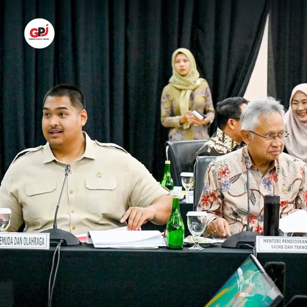 gpj_indonesia's tweet photo. Wapres Gibran Rakabuming memimpin rapat menteri membahas Desain Besar Olahraga Nasional (DBON) Tahap II. DBON jadi prioritas Asta Cita ke-4. Tingkatkan prestasi olahraga! Fokus pada hulu, kurikulum &amp; fasilitas olahraga di sekolah. 

#OlahragaIndonesia #GibranPenerusJokowi https://t.co/7lyHMcyIjQ