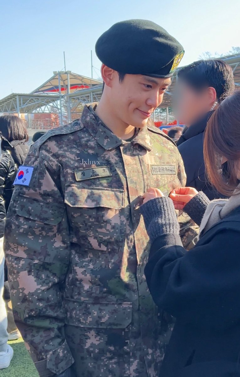 ดูสายตาเค้ามองผู้หญิงที่เค้ารักที่สุดㅠㅠㅠ♡