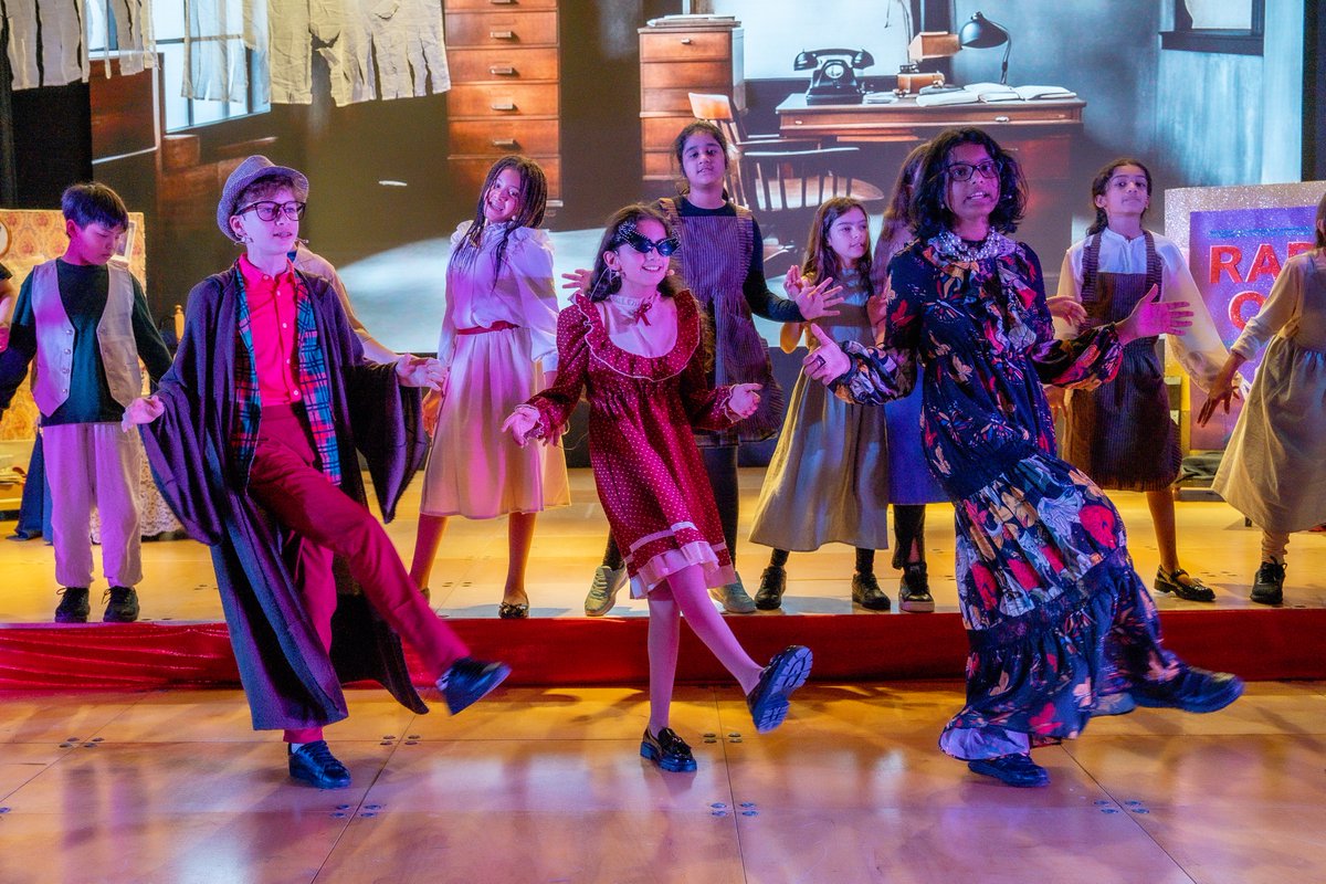 DohaCollege's tweet photo. The sun came out, and so did the stars — our Year 6 productions of Annie were showstoppers from start to finish! 

Bravo to our talented pupils for their remarkable performances, and thank you to the Year 6 staff for making it all possible!

More photos: https://t.co/TussqzQUJh https://t.co/nJyaOligh6