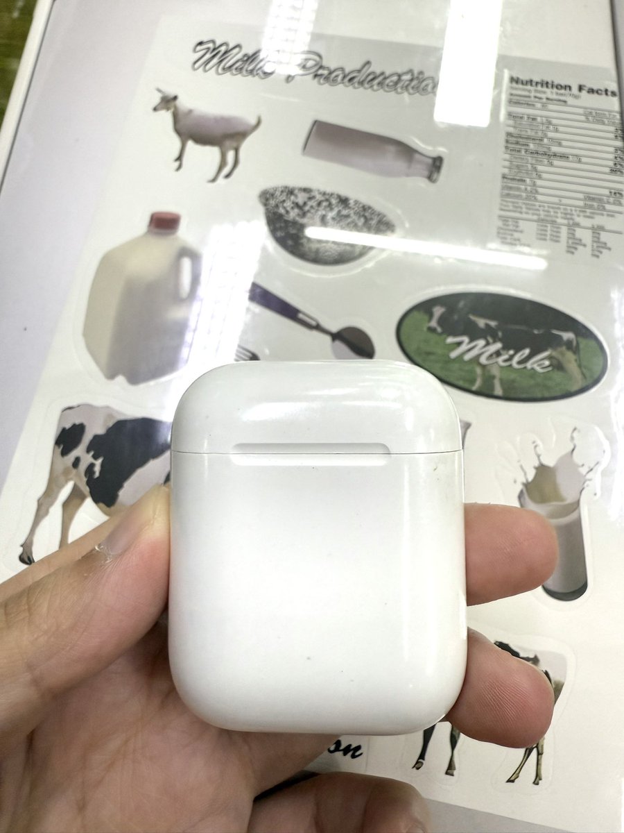 Zchayarat's tweet photo. งต่อ airpods gen2 (ของแท้ซื้อจากช้อป)

-เคส แบตปกติ
-หูฟังแบตเสื่อมทั้ง2 ข้าง

ขาย 800฿ ส่งฟรี

#ส่งต่อ #ส่งต่อairpods #airpods #airpods2 #ส่งต่อapple #AirPods #airpodsมือสอง #AirPodมือสอง https://t.co/2UyNs9WL6F