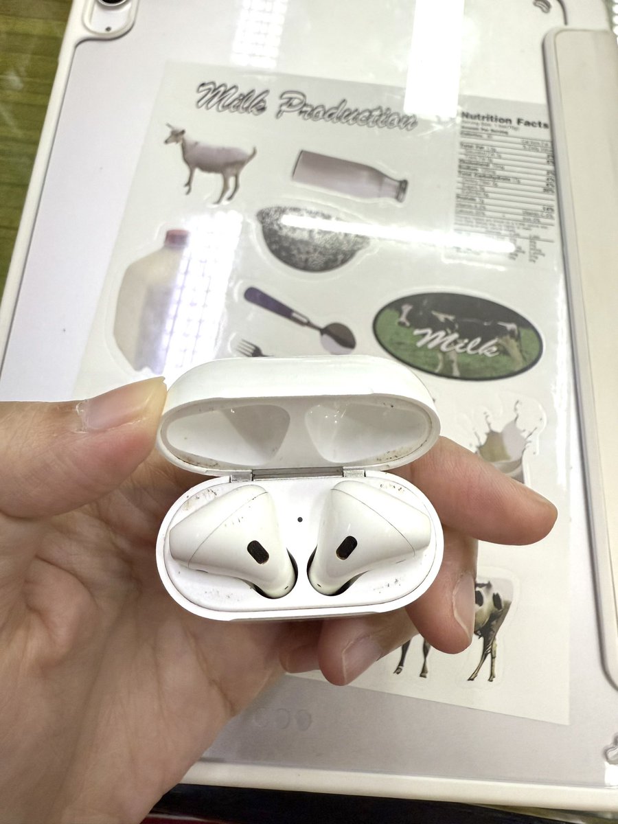 Zchayarat's tweet photo. งต่อ airpods gen2 (ของแท้ซื้อจากช้อป)

-เคส แบตปกติ
-หูฟังแบตเสื่อมทั้ง2 ข้าง

ขาย 800฿ ส่งฟรี

#ส่งต่อ #ส่งต่อairpods #airpods #airpods2 #ส่งต่อapple #AirPods #airpodsมือสอง #AirPodมือสอง https://t.co/2UyNs9WL6F