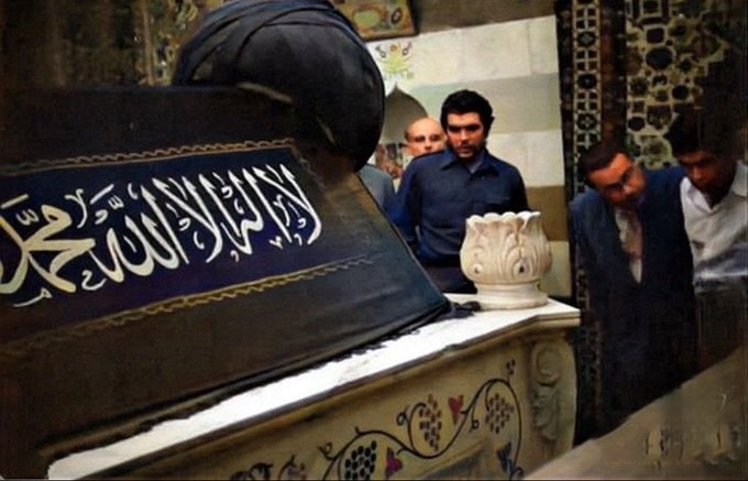 TrendyShayan's tweet photo. Che Guevara visiting the tomb of Muslim Kurd Sultan Saladin, Damascus, #Syria , 1959 🇸🇾
And Anothe😘Pictures Very Sad And Emotionally 😔😭🥺
#Syria #سجن_صيدنايا https://t.co/sttL8y0R6H