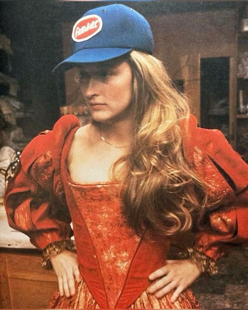 notgwendalupe's tweet photo. meryl streep https://t.co/DfUspU8L5y