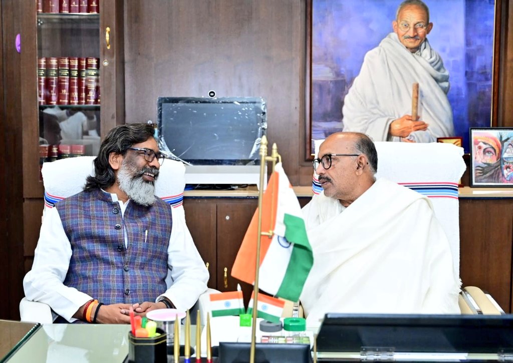 HemantSorenJMM's tweet photo. लगातार दूसरी बार माननीय झारखण्ड विधानसभा का अध्यक्ष बनने पर आदरणीय श्री @Rabindranathji जी को पुनः हार्दिक बधाई, शुभकामनाएं और जोहार। https://t.co/zoQI4IIMtn
