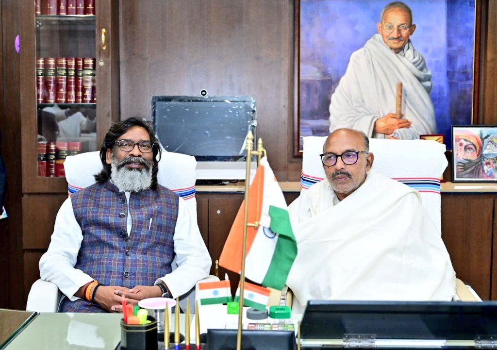HemantSorenJMM's tweet photo. लगातार दूसरी बार माननीय झारखण्ड विधानसभा का अध्यक्ष बनने पर आदरणीय श्री @Rabindranathji जी को पुनः हार्दिक बधाई, शुभकामनाएं और जोहार। https://t.co/zoQI4IIMtn