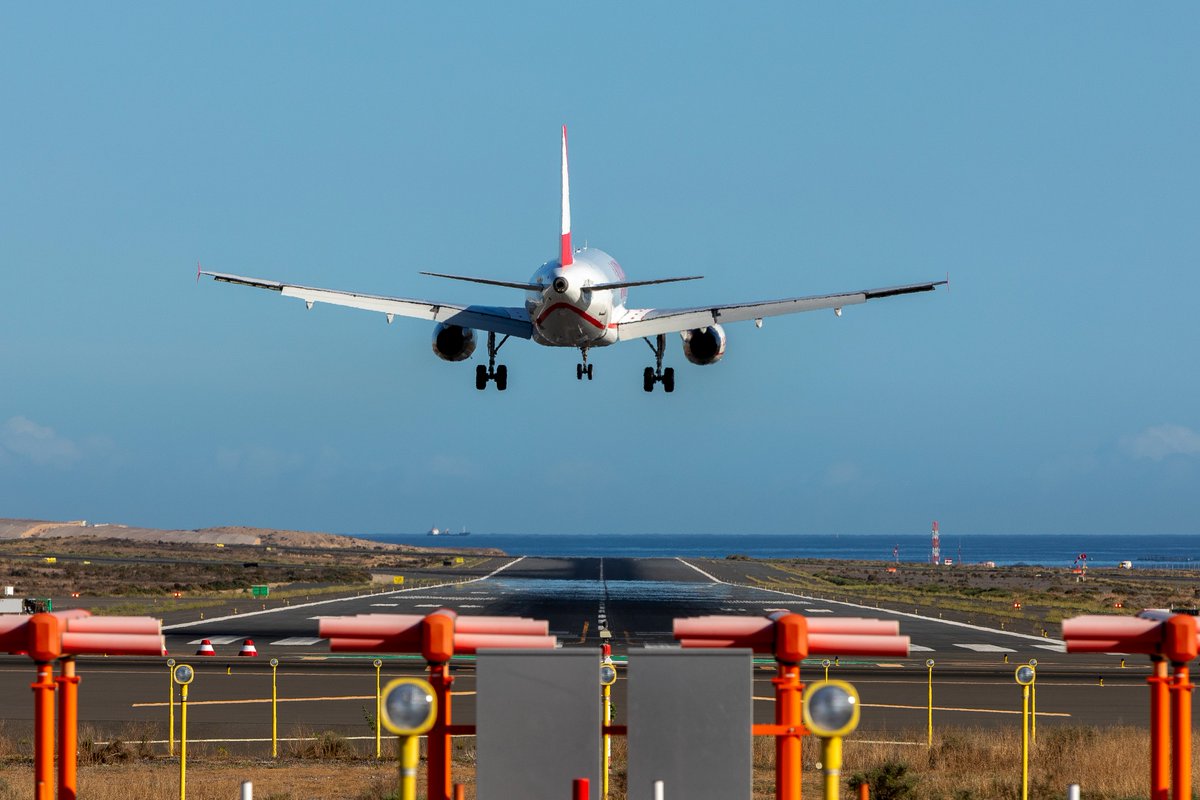 aena's tweet photo. #Buenosdías 📆 Hoy, 10 de diciembre, celebramos el Día de la #VirgendeLoreto, patrona de la aviación ✈️.

¡Feliz día a todos los profesionales del sector por su enorme labor 🛫! https://t.co/MUo578ivXD