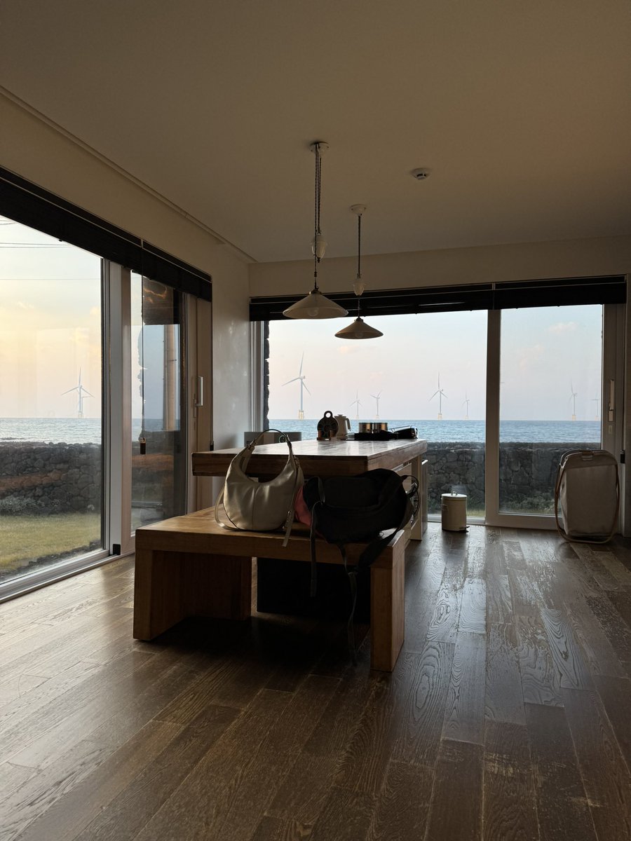 Banaramala's tweet photo. Beautiful Airbnb in the hawaii of korea! https://t.co/RT0x82ugQj