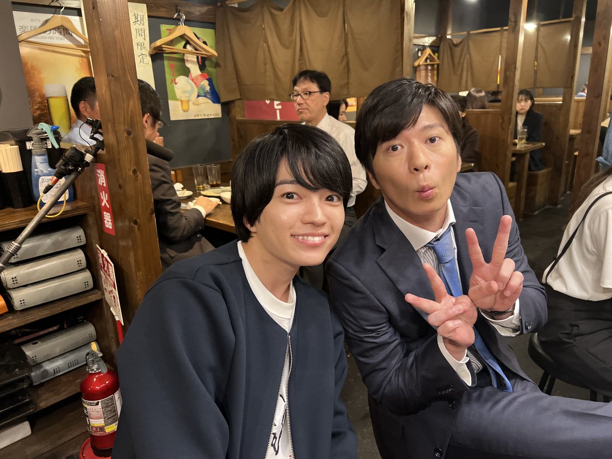 DoctorX_tvasahi's tweet photo. ⌇#劇場版ドクターX 𝚘𝚏𝚏 𝚜𝚑𝚘𝚝📸⊹

千葉・銚子のホスピタルで働いていた森本が
東帝大学病院に舞い戻る🩺

そんな森本と研修医･東村の
ほっこりオフショットをお届け…🍻

🎞️大ヒット上映中🎞️
#ドクターX #私失敗しないので
#田中圭 #西畑大吾 https://t.co/OCqw9Bv7PQ