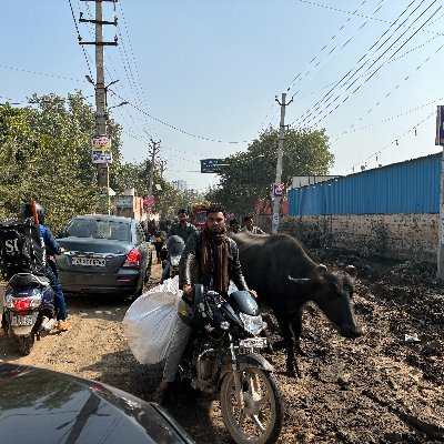 saachith's tweet photo. @NayabSainiBJP @RaoNarbir @OfficialGMDA महोदय #Gurgaon masterplan 2031 फेल हो चुका है, कृपया हम सब इस बात को समझें और जहां भी सरकारी ज़मीन है उसी से दो लेन का  रास्ता निकाल कर हमारी घनी बसी सोसाइटियों को मेन रोड से जोड़ने का प्रबंध करें, यह आपातकालीन  स्थिति है #dwarkaexpressway https://t.co/bWYmmn2GMb