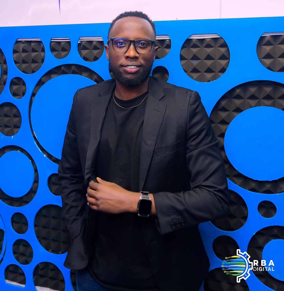 japhetiii's tweet photo. Good Morning here 🙌
We’re liveeee 🔥🔥 || #iyeeegoweeh
#MagicMorning 6-10am on 90.7 Magic Fm
#YourSoundYourStyle #RbaHafiYawe https://t.co/7HNx9fpN7h