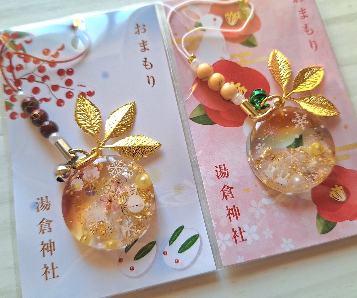 nakanohito_kobo's tweet photo. 湯倉神社さまへ
@yukuranomori
冬限定お守りを追加納品させて
頂きました🙇
ひとつひとつ手描きでの絵付の為
世界にひとつ
持ち主さまだけのお守りです https://t.co/V7wwAGj5jg