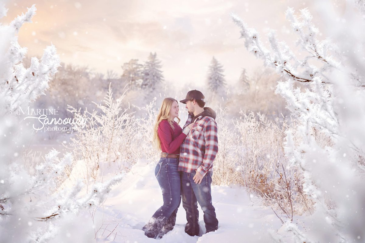 It’s a winter wonderland over here and this couple slayed their couples session ❤️💗 
#saskatoon #couples #photographer #WinterMadness #blizzard