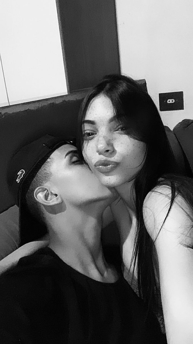 lariiogg's tweet photo. só que nois dois junto baby e a mesma fita 💌 https://t.co/ul4Nab5UY6