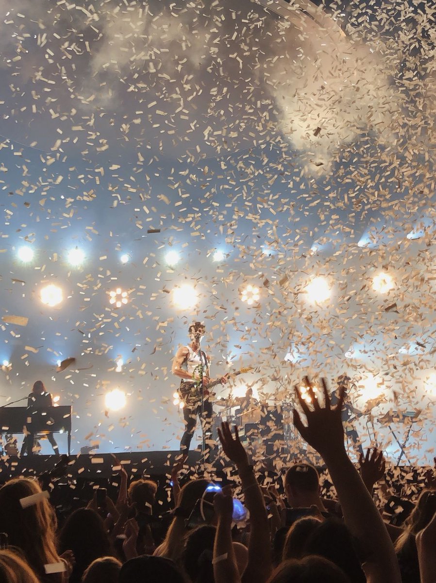 nigxtss's tweet photo. money is fake, shawn mendes concerts aren’t https://t.co/YBnzKziqRc