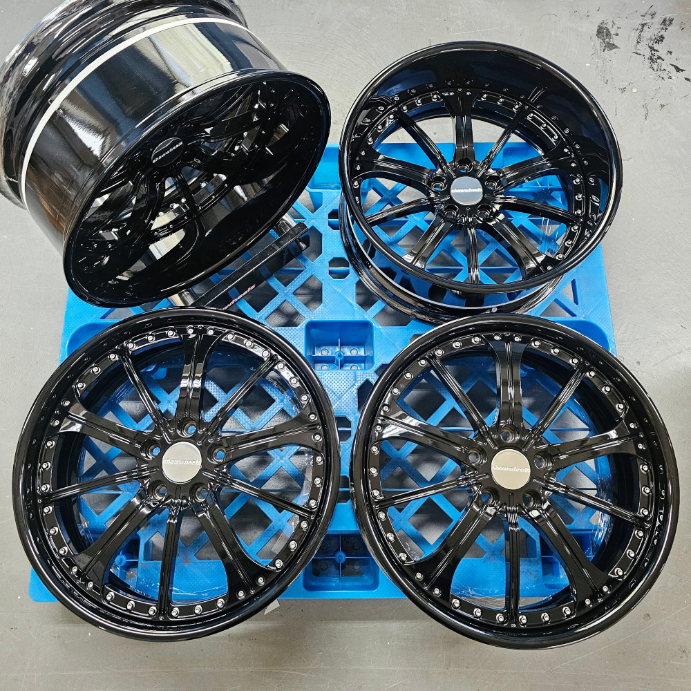 showwheels's tweet photo. 🖤 Feast your eyes on these Showwheels 013 three-piece forged wheels in full gloss black with chrome hardware. Classy, timeless, and ready to roll. 😎 #showwheels #forgedwheels #threepiecewheels #customwheels #blackandchrome #hotrodwheels #hotrods #protouring https://t.co/zGNoPRt43G