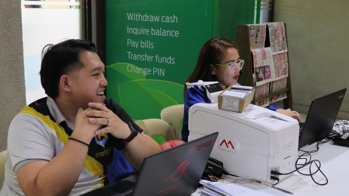 PIA_NCR's tweet image. LOOK: PRC-NCR brought its mobile services to Philippine Information Agency (PIA) Central Office in Quezon City for personnel and other nearby residents with licensed professions. This initiative forms part of the client reach initiatives of PRC. 

#PIA #PRC #mobileservices