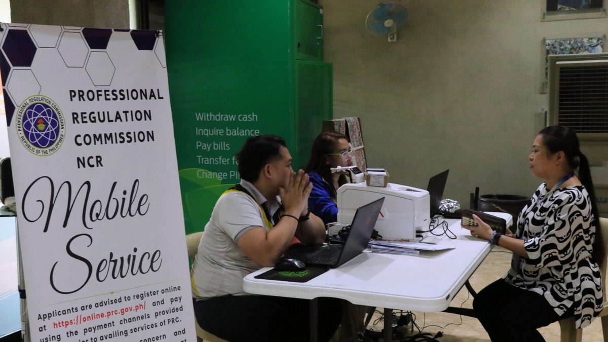 PIA_NCR's tweet image. LOOK: PRC-NCR brought its mobile services to Philippine Information Agency (PIA) Central Office in Quezon City for personnel and other nearby residents with licensed professions. This initiative forms part of the client reach initiatives of PRC. 

#PIA #PRC #mobileservices