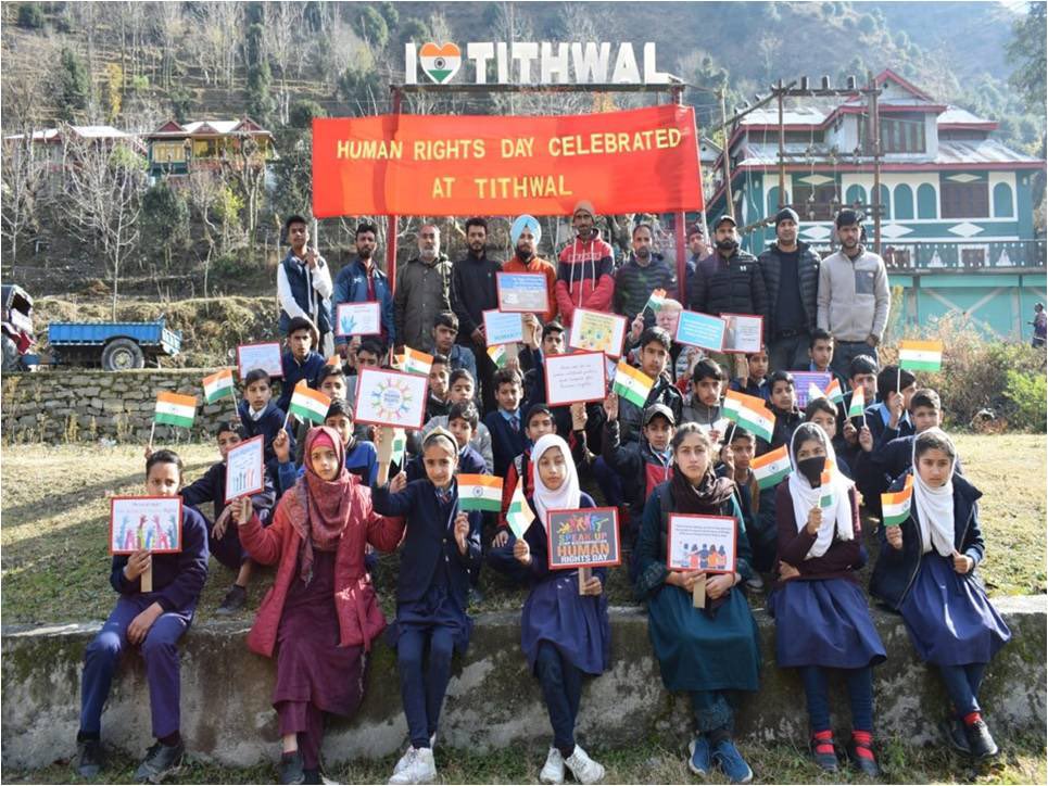 tahir563713's tweet photo. Students in #Kashmir celebrate #HumanRightsDay, standing united for equality, dignity, and
justice for all.
#Kashmir #YouthForChange #EqualityForAll
#JusticeForAll
#FightForFreedom
#RightsForEveryone #RespectHumanRights #FreedomAndDignity https://t.co/K0RK6kR2IF