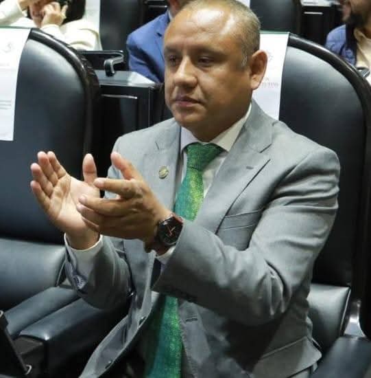 LSRVeracruz's tweet photo. #ÚLTIMAHORA | Fallece el diputado federal Benito Aguas Atlahua, quien había sido baleado en Zongolica y trasladado grave a un hospital. https://t.co/wuRL4cyXMm