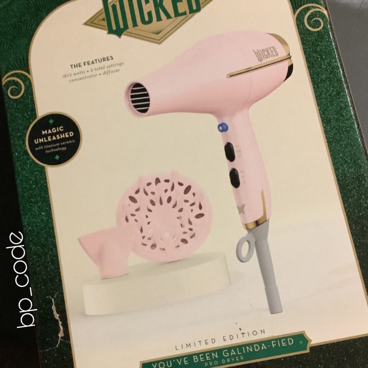 bp_codetw's tweet photo. ไดร์เป่าผม Wicked Glinda Hair Dryer with Diffuser from Conair ถึงบ้านเมกาแล้วค่ะ ได้รอบบินวท. 16 ธ.ค.ค่า 🧚🏻‍♀️
#bpcode_up https://t.co/I1MmPtgaYF
